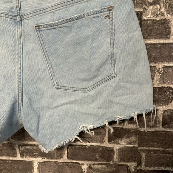 Madewell relaxed denim shorts cut off light wash - Picture 7 of 9